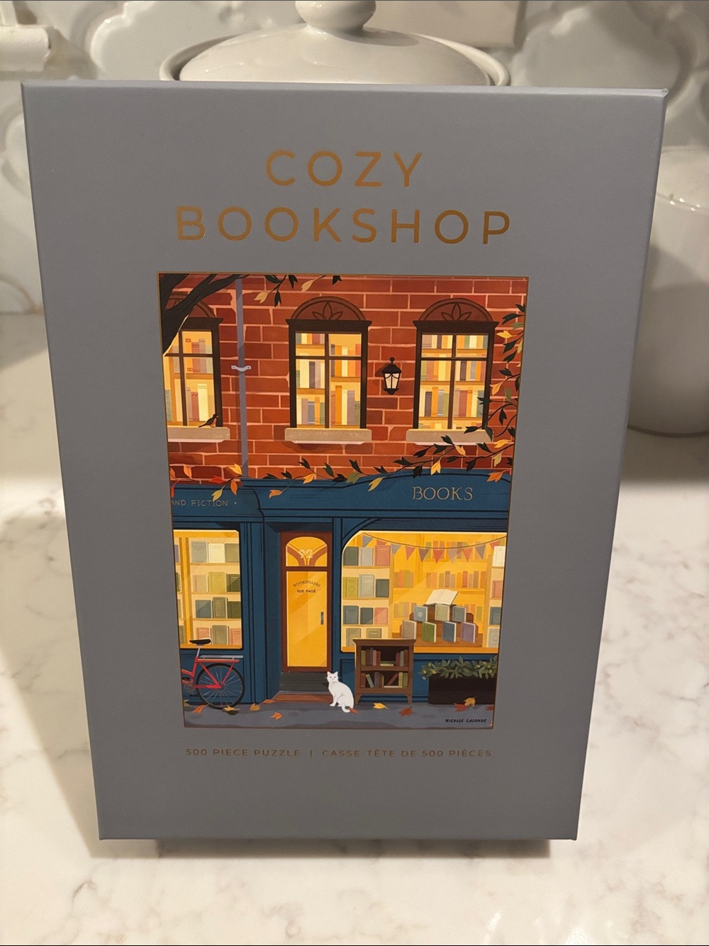 HOBBRY Cozy Bookshop 500-Piece Puzzle — Gray Box